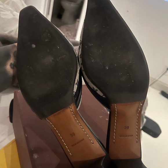 Authentic Louis Vuitton shoes - Picture 4 of 8